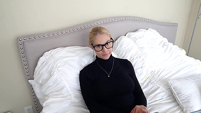 Big booty blonde milf stepmother discovers her stepson watches stepmom porn
