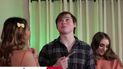 Mia Kay And Penelope Kay Share The Holiday Spirit With A 3way!!!