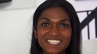 AMATEUR EURO - Indian Chick Tries 3way For The First Time