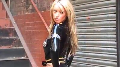 Catsuit latex-babe Laurens outdoor fetish-wear posing and blondes fullbody