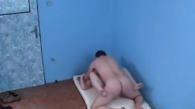 Real estate agent fucking his client in the empty apartment!