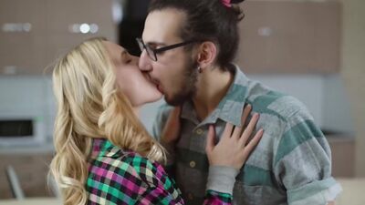 Chick seduces man into penetrating her holes