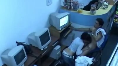 Insane mushing in the office caught by security cam!