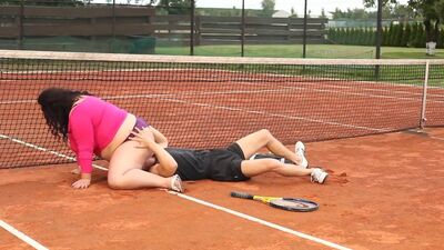 SSBBW queening outdoors before being fucked