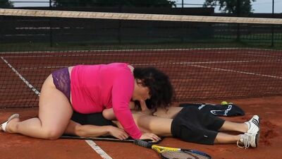 SSBBW queening outdoors before being fucked