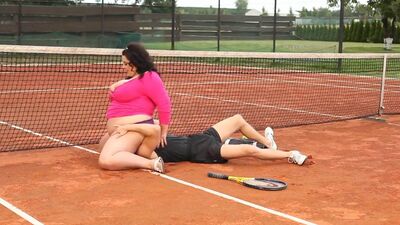 SSBBW queening outdoors before being fucked