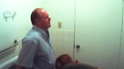 Deep blowjob from a luscious chick!