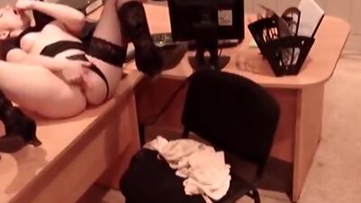 Horny chick gets crazy in the office!