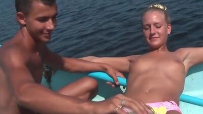 Cute girl prefer sucking big dicks