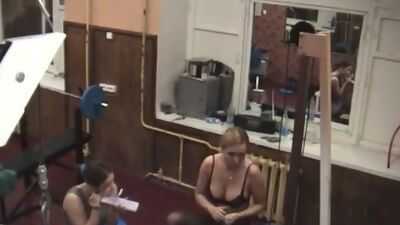 Sexy chicks caught in the gym!