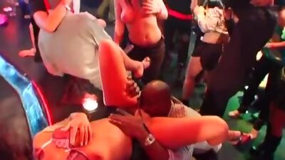 DRUNKSEXORGY - Hot chicks dance and fuck in the club