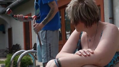 Chunky cougar face sitting outdoors before bj