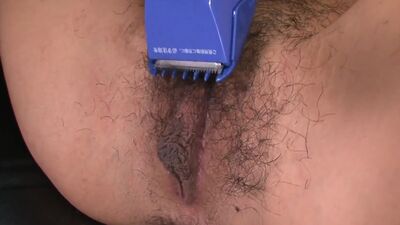 Asian teengirl gets her hairy pussy shaved