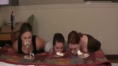 LOSTBETSGAMES - Wednesday, Kim and London Pie Eating Contest (Cream and chocolate)
