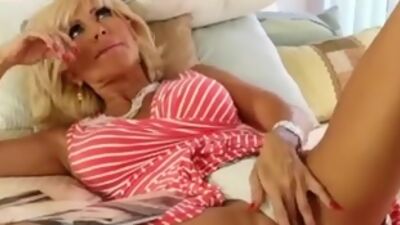 A lesbian cougar and a MILF have lesbo sex