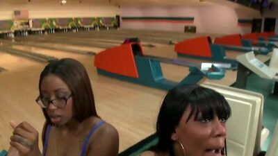 Ten Pin Ass Hammer w/ Bella & Jayla Foxx