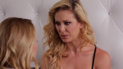 Big butt lesbian tribbing with stepmom