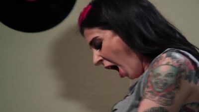 BURNING ANGEL - Emo lesbians eat pussy