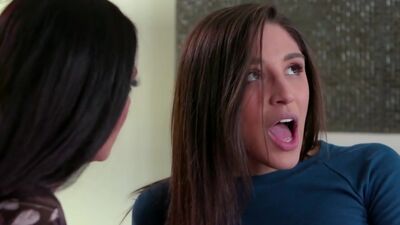 MOMMYS GIRLS - Lesbian teen stepdaughter squirting