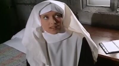 Anouska and Olivia Make Out!