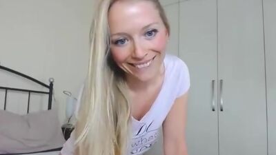 Young amateur cam girl likes to just masturbate alone
