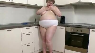 Kitchen show from full babe