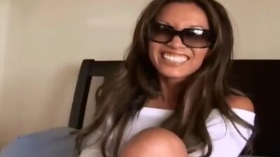 Kyra McKinsey Gets Naked!