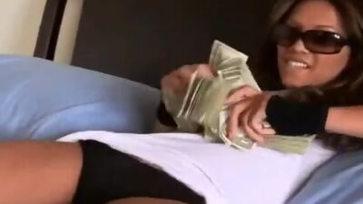 Kyra McKinsey Gets Naked!