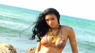 See sexy Cassie Melinda on the beach!