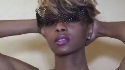 Sexy Kadi is on Set!