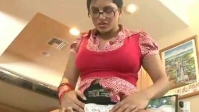 Sunny Leone plays with her clit.