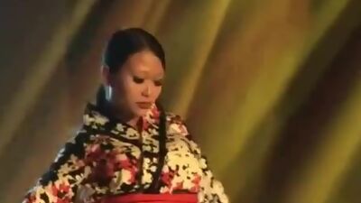 Asian makes audience go crazy