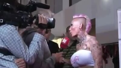 Doll has live show with bunny