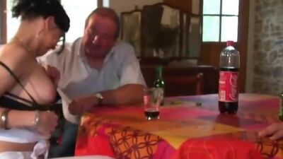 Hot chick sucks Papy&rsquo;s cock