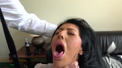 Candi Kayne: Noisy Neighbour Keen To Apologize