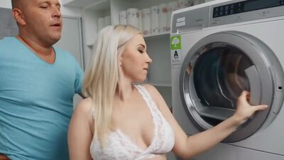Rival roommates fuck in laundry room