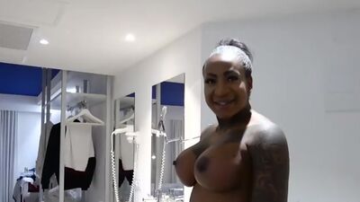 VISIT-X Deutsche Josy Black gibt Blowjob und fickt Zimmerservice im Hotel