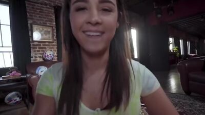 Dirty talking Kylie Rocket loves to deepthroat daddy