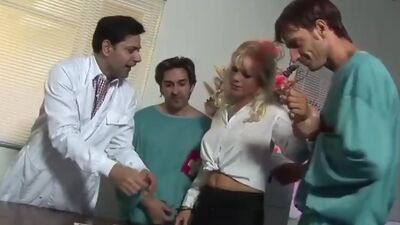 Secretary babe gets dped