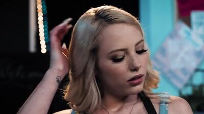 Naive virgin teen blonde groupie Dixie Lynn fucked by the solo artist