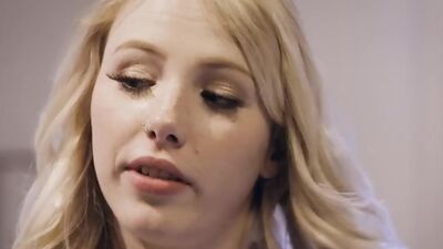 Naive virgin teen blonde groupie Dixie Lynn fucked by the solo artist