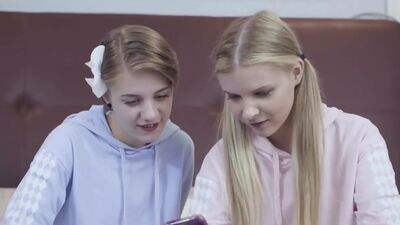 Stepsiblings Dakota Burns and Harlow West invites daddy to fuck with them