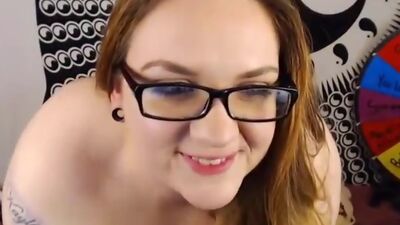 Curvy gal VikkiSapphire with Big tits and chubby butt