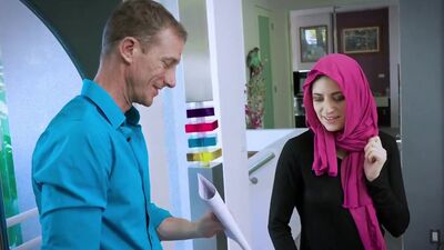 Horny Hijab Girl Unveils Her Asshole