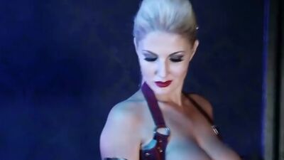 Dominatrix wants it her way