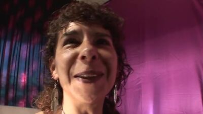 This kinky mature slut loves to please herself