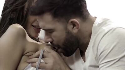 Gianna falls for Will's kindness and support for her