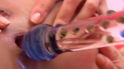 Sexy babes Ariana and Claire