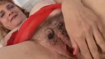 Mature amateur fucks her fat hairy pussy until its nice and wet