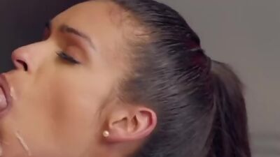 Bigtit babe pussy plowed by little guy in the locker room